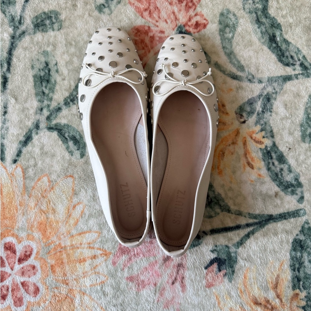 SCHUTZ Cream Perforated Flats